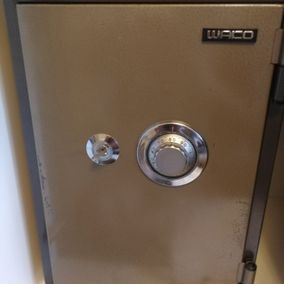 WACO palosuojakaappi mekaanisella numerolukolla ja avaimella